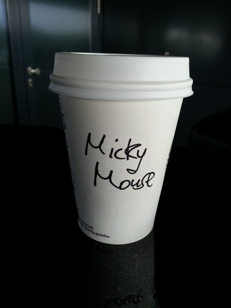 Starbucks i nomi sui bicchieri - mickey mouse