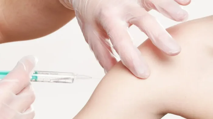 La nascita delle vaccinazioni: un’invenzione che ha salvato milioni di vite